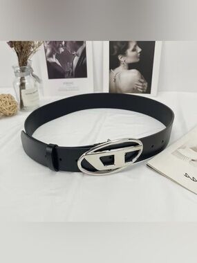 Trendy & Affordable Unisex Black Adjustable Belt with Silver tone Y2K Buckle.